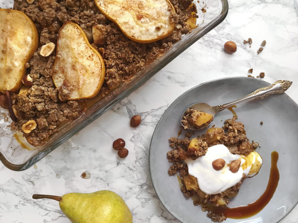 Crumble pommes/poires caramélisées au sarrasin et épices de Noël