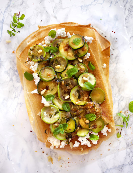"Tarte" en feuilles de brick, courgettes, brousse, chèvre frais et menthe