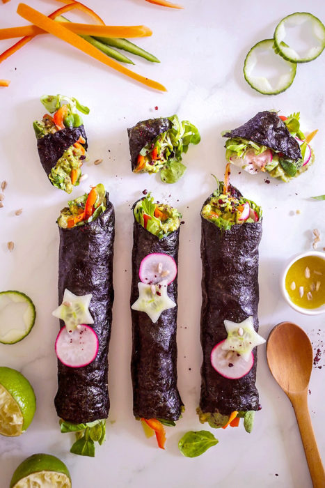 Hand rolls (maki) végétariens et leur sauce miel citron