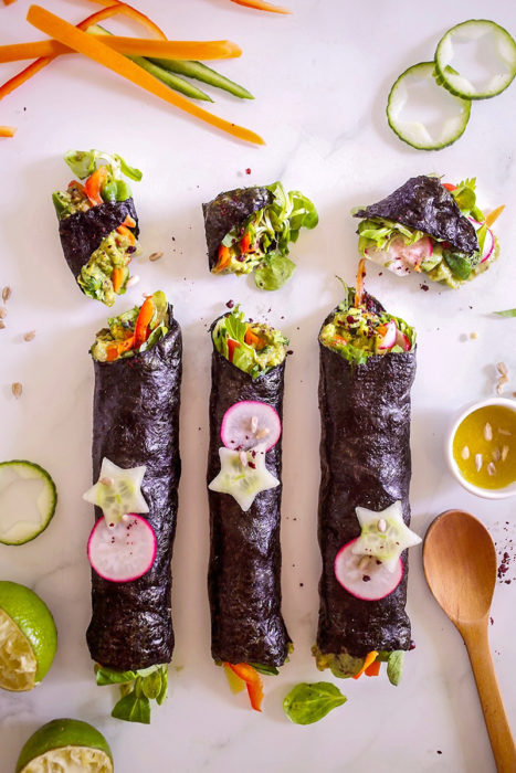 Hand rolls (maki) végétariens et leur sauce miel citron