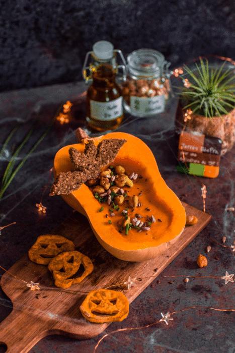 Velouté de courge Butternut au lait de coco, pois chiches et ses graines