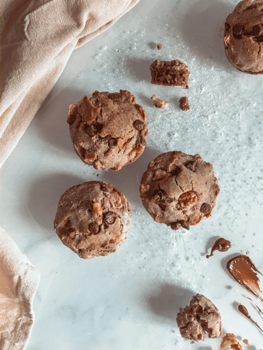 Scones à la farine de sarrasin, chocolat et noix caramélisées